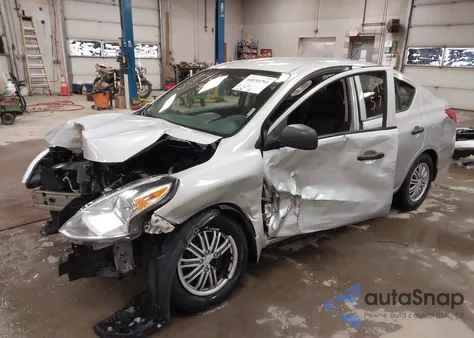 2015 Nissan Versa 1.6 S z USA, uszkodzony, nr VIN 3N1CN7AP7FL934612